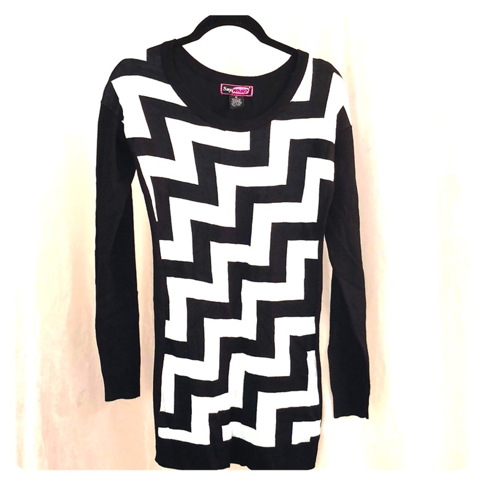 Say What? Medium Black White Zig Zag Long Sleeve